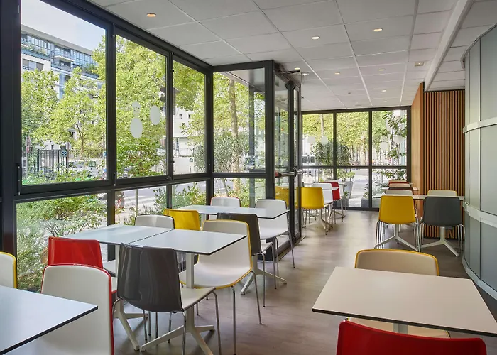 Campanile 12 - Bercy Village מלון 3*