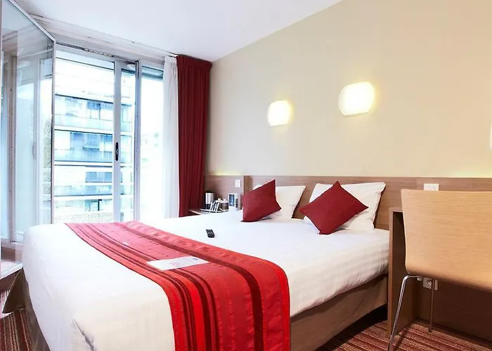 호텔 Campanile 12 - Bercy Village 3*