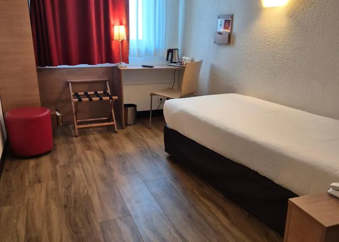 호텔 Campanile 12 - Bercy Village 3*