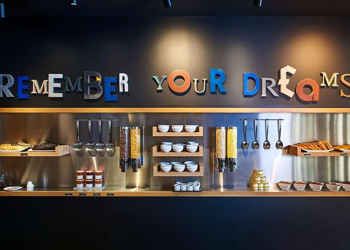 호텔 Campanile 12 - Bercy Village 3*