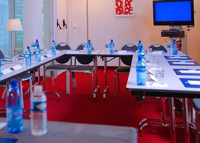 호텔 Campanile 12 - Bercy Village 3*