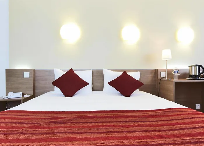 호텔 Campanile 12 - Bercy Village 3*